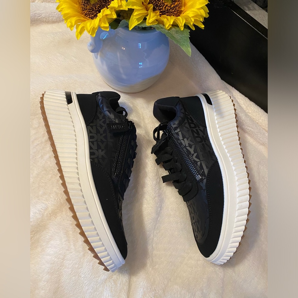 DKNY LISSA PLATFORM SNEAKERS